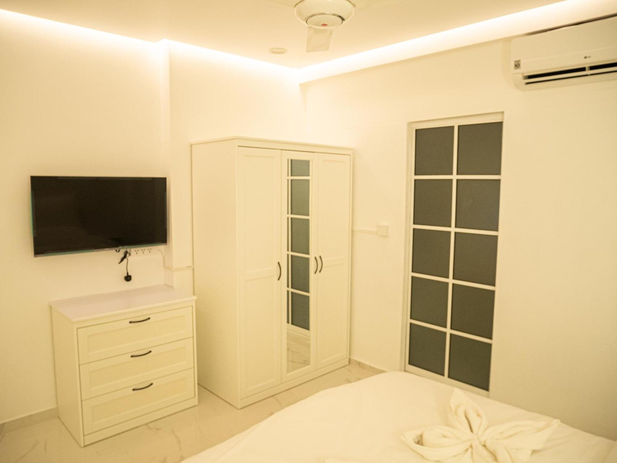 מאלה Beachfront Apartment מראה חיצוני תמונה