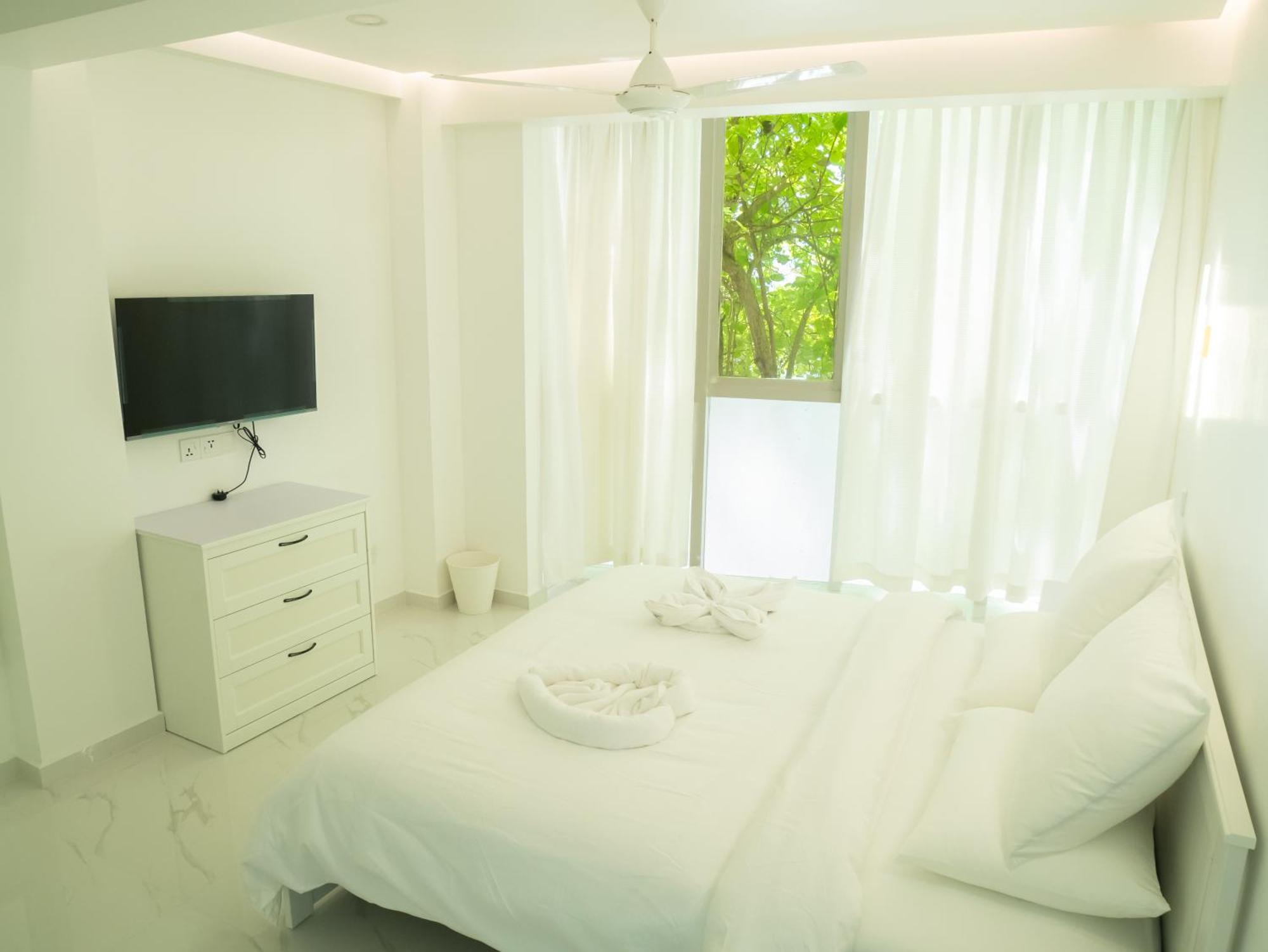 מאלה Beachfront Apartment מראה חיצוני תמונה