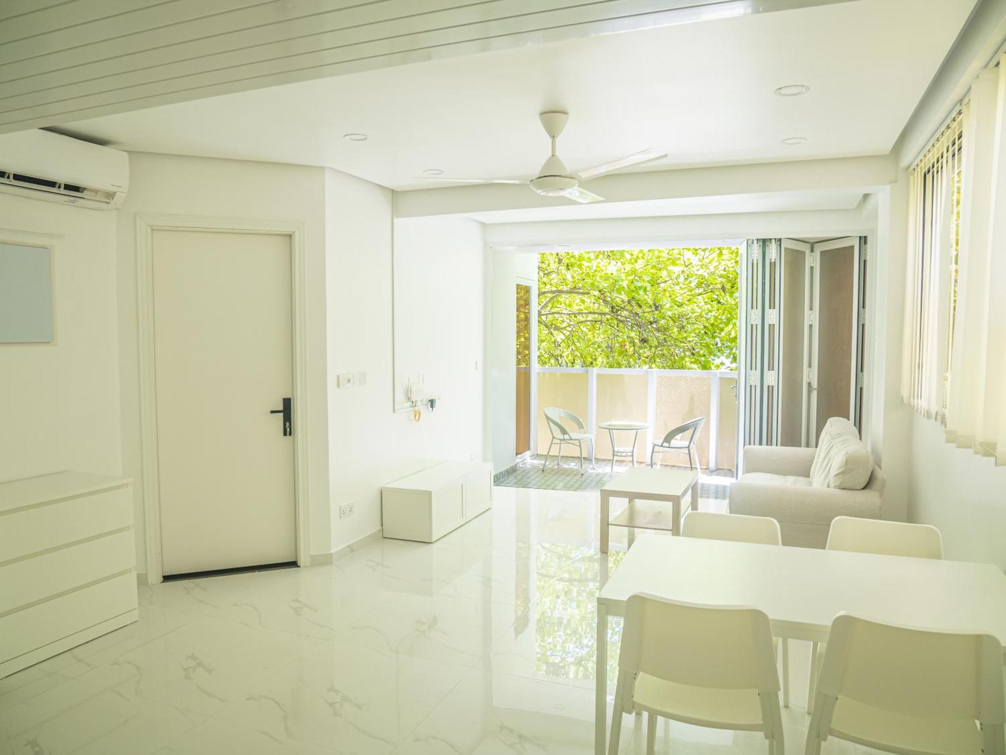 מאלה Beachfront Apartment מראה חיצוני תמונה