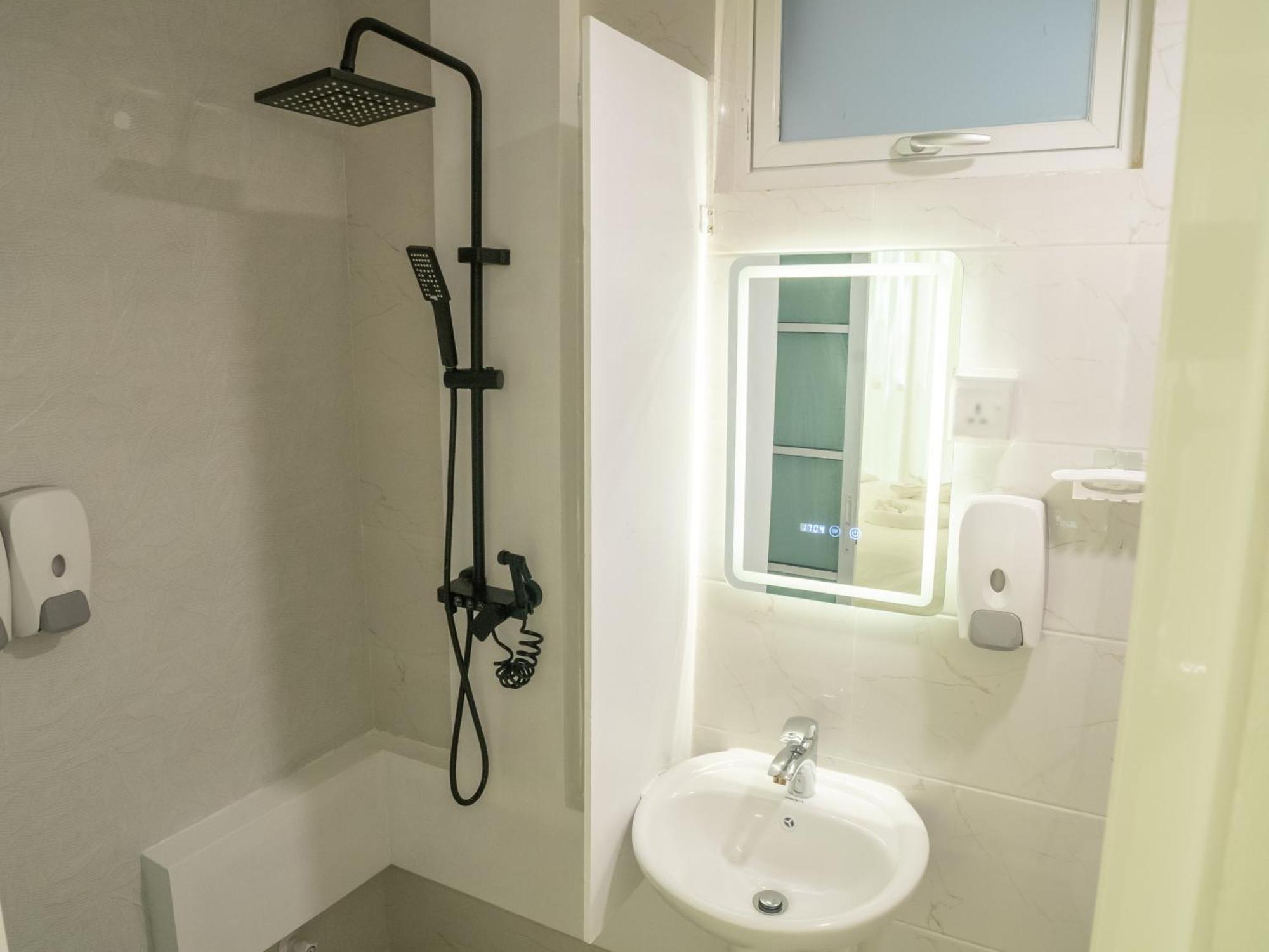 מאלה Beachfront Apartment מראה חיצוני תמונה