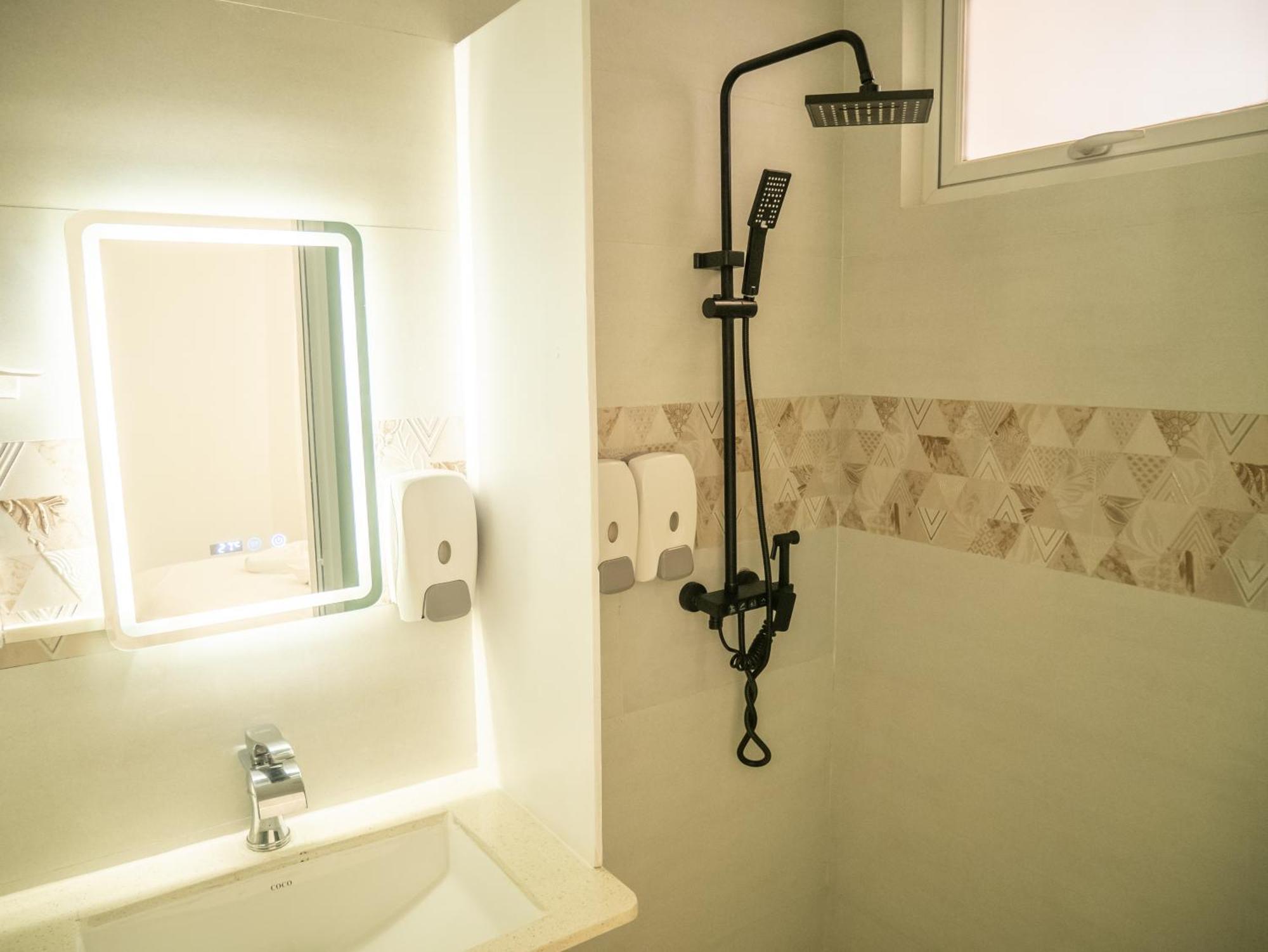 מאלה Beachfront Apartment מראה חיצוני תמונה