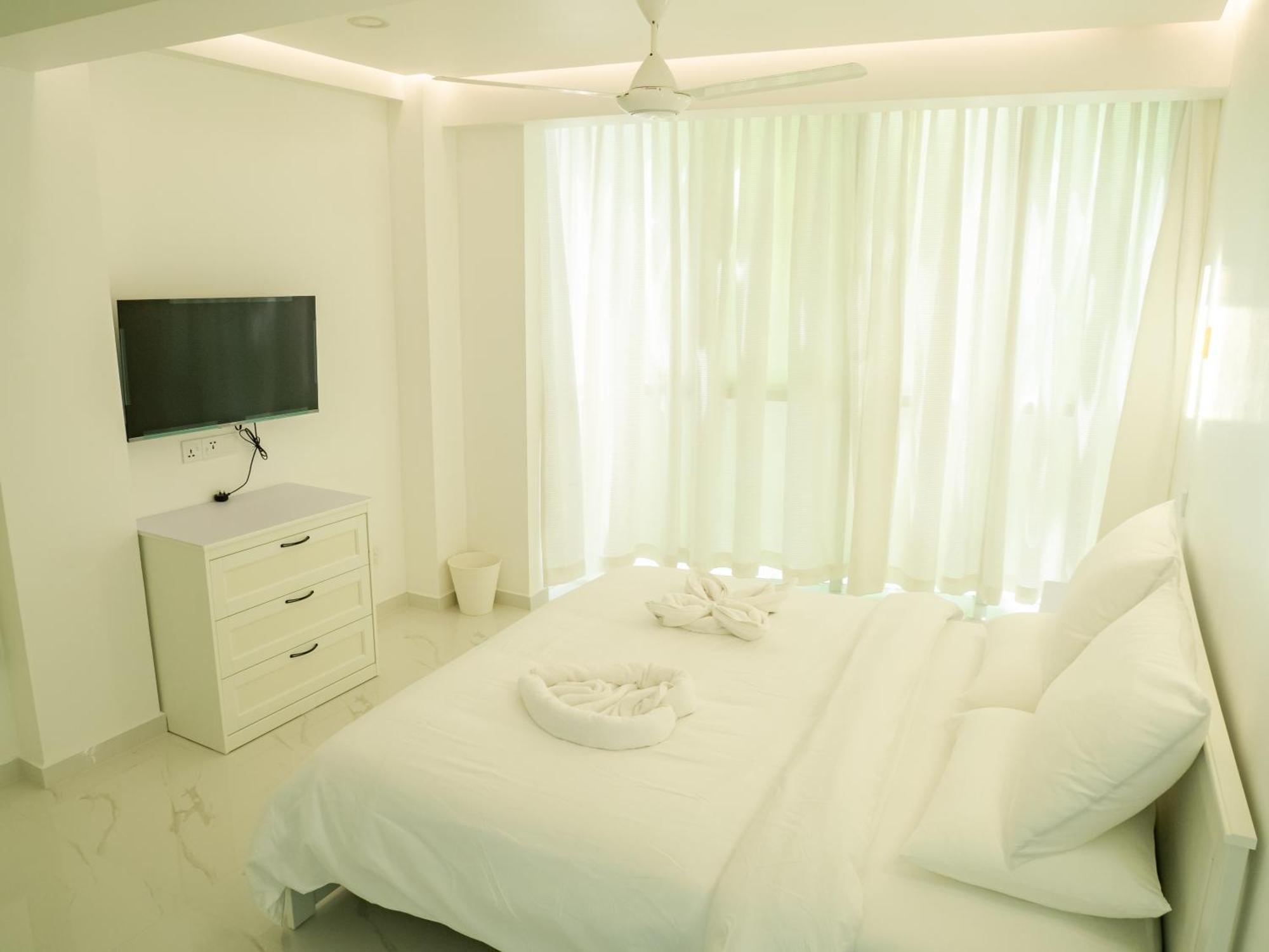 מאלה Beachfront Apartment מראה חיצוני תמונה